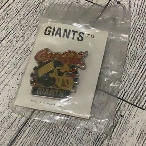 Vintage 1985 Coca Cola NFL New York Giants collectors pin